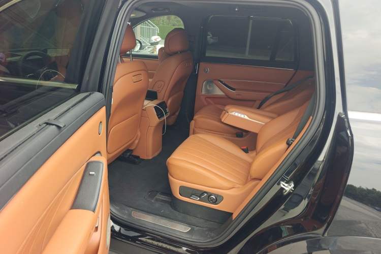 Used Hima AITO M8 2025 Extended-Range Ultra Version 53.4 kWh 6-Seater Edition Left Rear Seat
