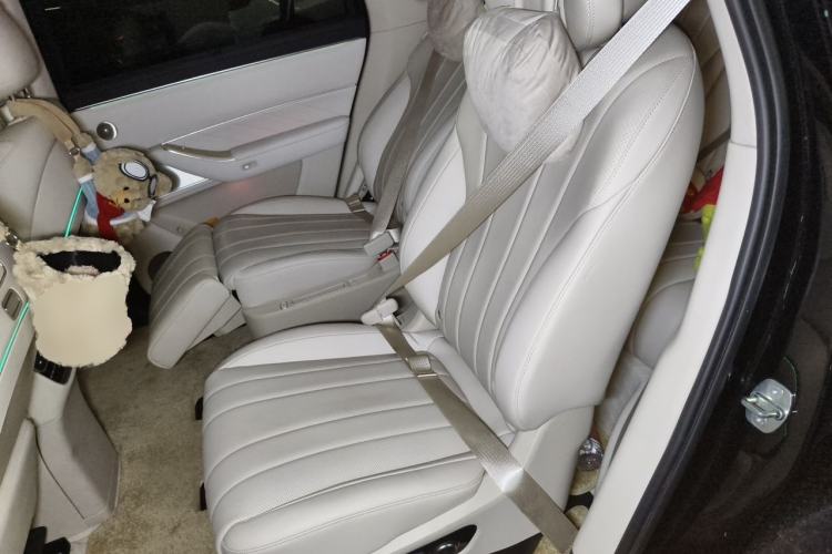 Used Hima AITO M8 2025 Extended-Range Max+ Version 53.4 kWh 6-Seater Edition Left Rear Seat