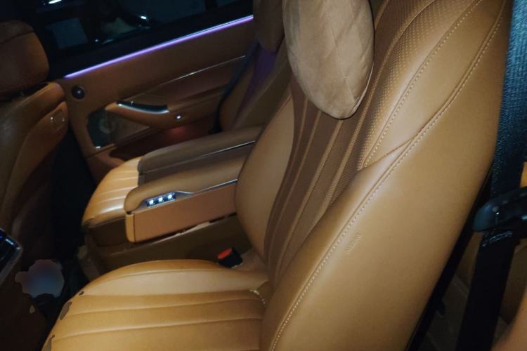 Used Hima AITO M8 2025 Extended-Range Max+ Version 53.4 kWh 6-Seater Edition Left Rear Seat