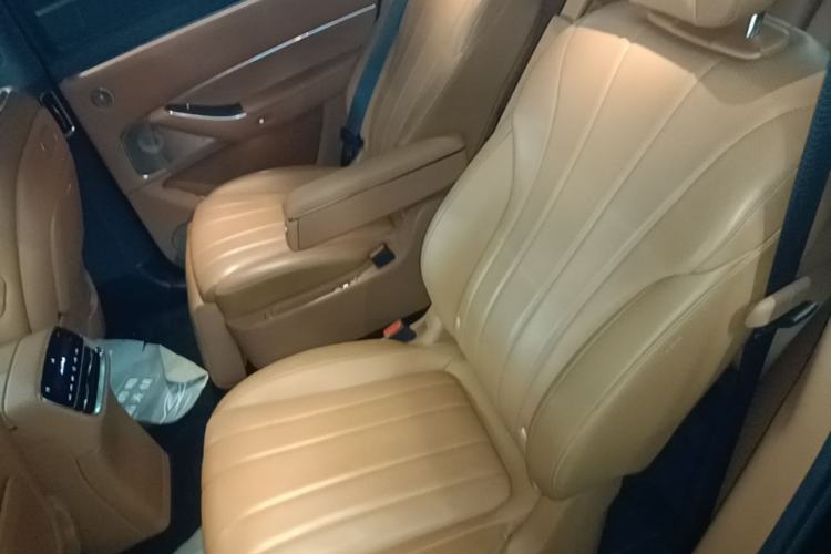Used Hima AITO M8 2025 Extended-Range Max+ Version 53.4 kWh 6-Seater Edition Left Rear Seat