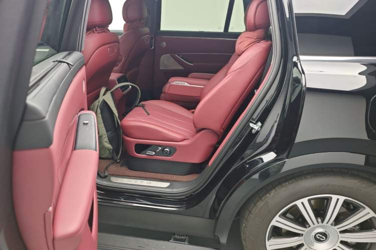 Used Hima AITO M8 2025 Extended-Range Max+ Version 53.4 kWh 6-Seater Edition Left Rear Seat