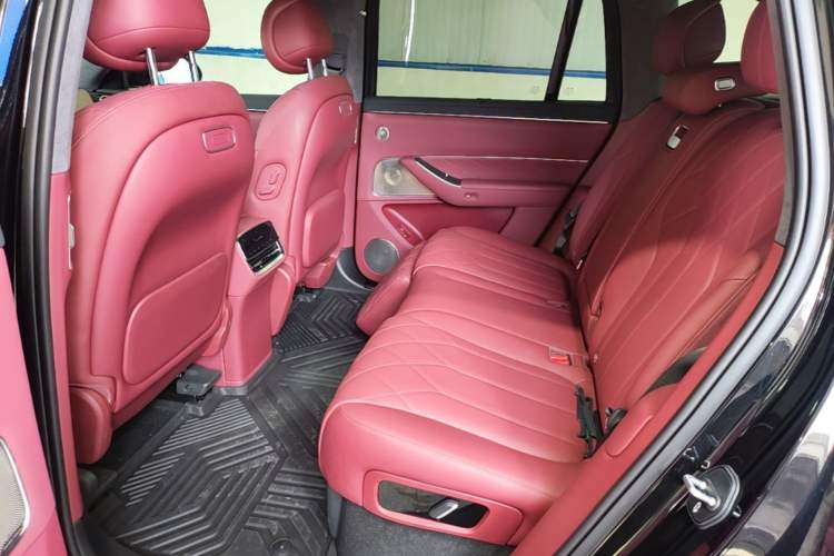 Used Hima AITO M8 2025 Extended-Range Max+ Version 53.4 kWh 5-Seater Edition Left Rear Seat