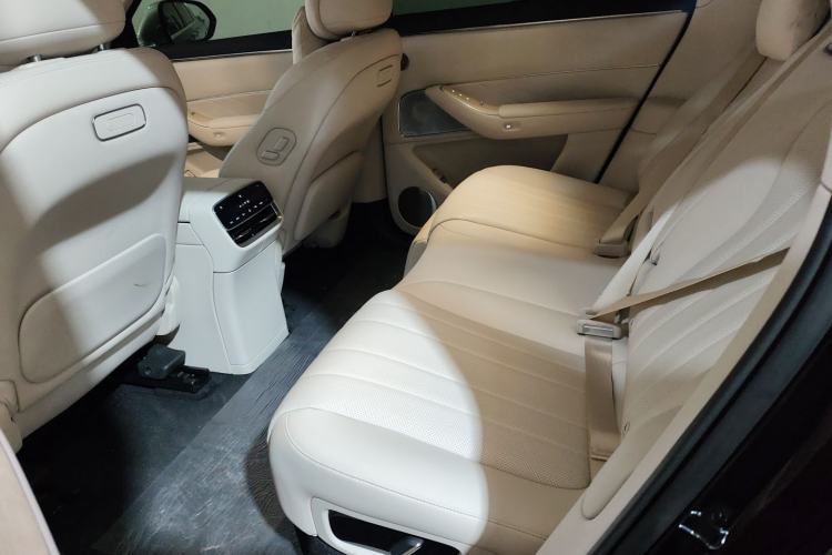 Used Hima AITO M8 2025 Model Pure Electric Max+ Five-Seat Long-Range Version Left Rear Seat