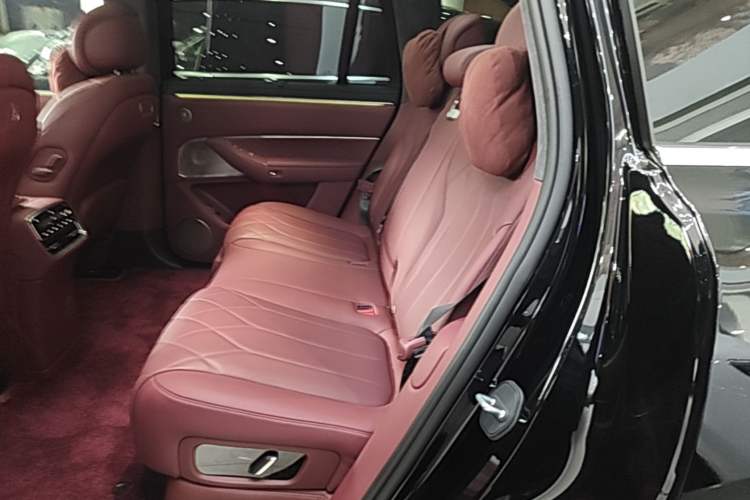 Used Hima AITO M8 2025 Extended-Range Max+ Version 53.4 kWh 5-Seater Edition Left Rear Seat