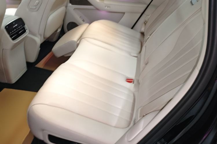 Used Hima AITO M8 2025 Extended-Range Max+ Version 53.4 kWh 5-Seater Edition Left Rear Seat