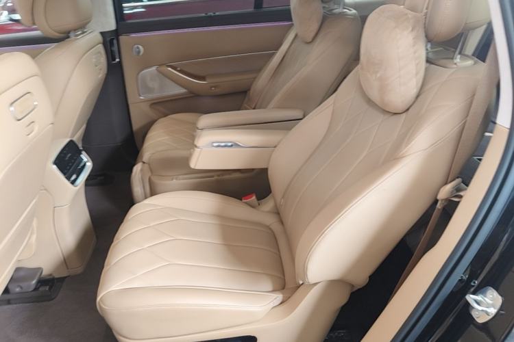 Used Hima AITO M8 2025 Extended-Range Ultra Version 53.4 kWh 6-Seater Edition Left Rear Seat