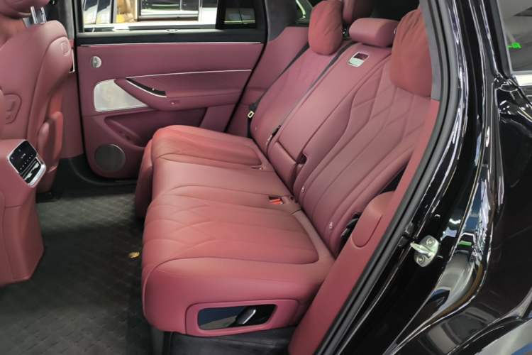 Used Hima AITO M8 2025 Extended-Range Max+ Version 53.4 kWh 5-Seater Edition Left Rear Seat