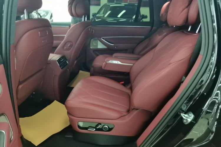 Used Hima AITO M8 2025 Model, Pure Electric Max+ Six-Seat Long-Range Version Left Rear Seat