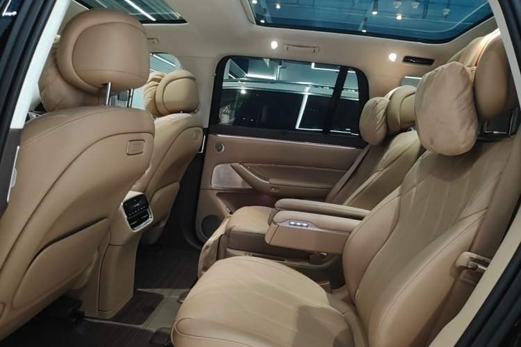 Used Hima AITO M8 2025 Extended-Range Max+ Version 53.4 kWh 6-Seater Edition Left Rear Seat