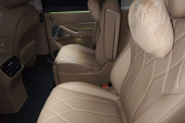 Used Hima AITO M8 2025 Extended-Range Max+ Version 53.4 kWh 6-Seater Edition Left Rear Seat