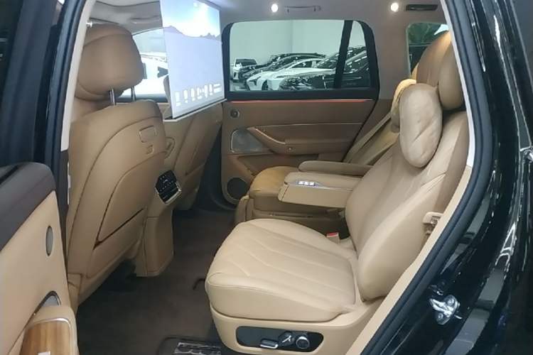 Used Hima AITO M8 2025 Extended-Range Ultra Version 53.4 kWh 6-Seater Edition Left Rear Seat