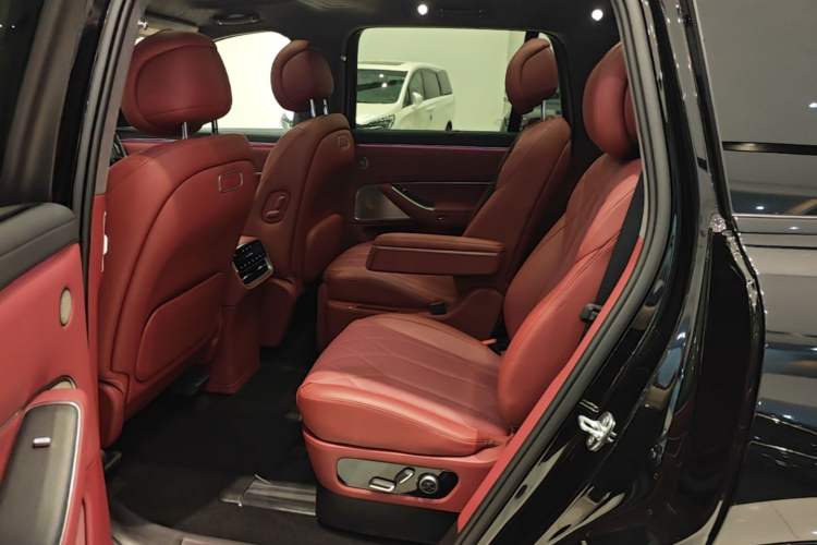 Used Hima AITO M8 2025 Extended-Range Ultra Version 53.4 kWh 6-Seater Edition Left Rear Seat