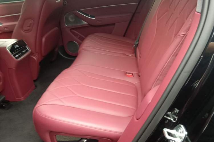 Used Hima AITO M8 2025 Extended-Range Ultra Version 53.4 kWh 5-Seater Edition Left Rear Seat