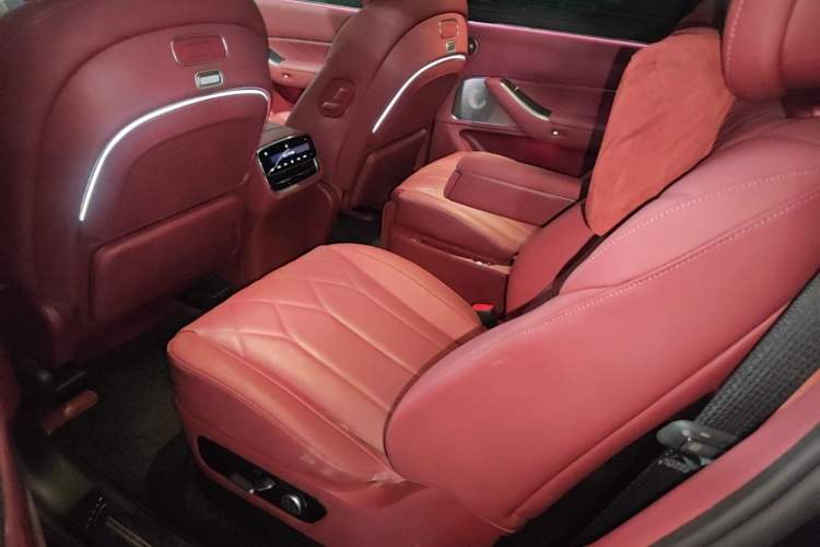 Used Hima AITO M8 2025 Extended-Range Max+ Version 53.4 kWh 6-Seater Edition Left Rear Seat