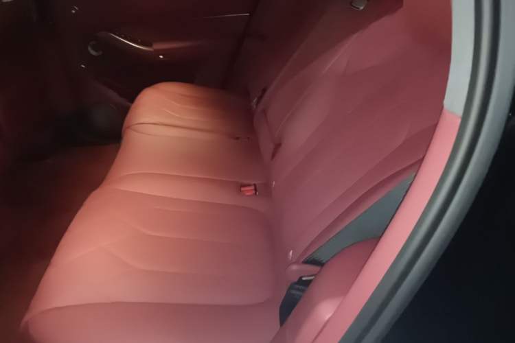 Used Hima AITO M8 2025 Extended-Range Max+ Version 53.4 kWh 5-Seater Edition Left Rear Seat