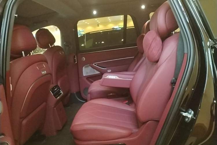 Used Hima AITO M8 2025 Extended-Range Max+ Version 53.4 kWh 6-Seater Edition Left Rear Seat
