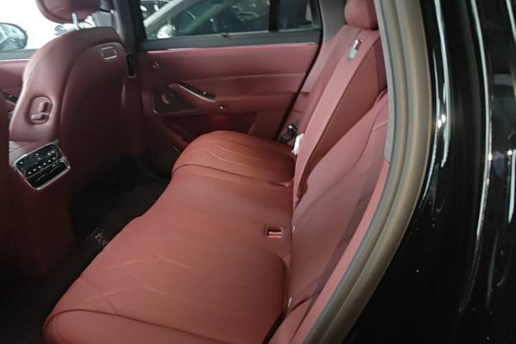 Used Hima AITO M8 2025 Extended-Range Max Version 37 kWh 5-Seater Left Rear Seat