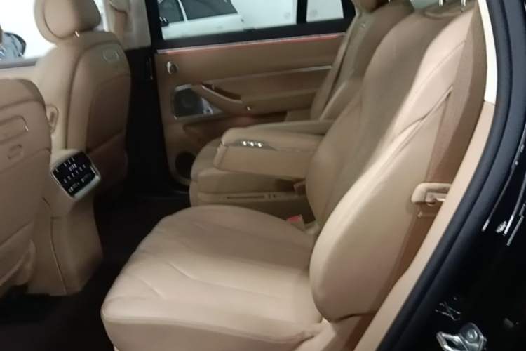 Used Hima AITO M8 2025 Extended-Range Ultra Version 53.4 kWh 6-Seater Edition Left Rear Seat