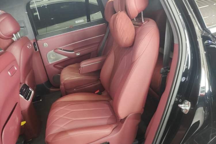 Used Hima AITO M8 2025 Extended-Range Max+ Version 53.4 kWh 6-Seater Edition Left Rear Seat