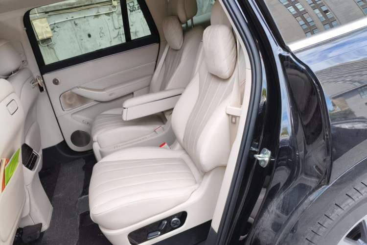 Used Hima AITO M8 2025 Extended-Range Max+ Version 53.4 kWh 6-Seater Edition Left Rear Seat
