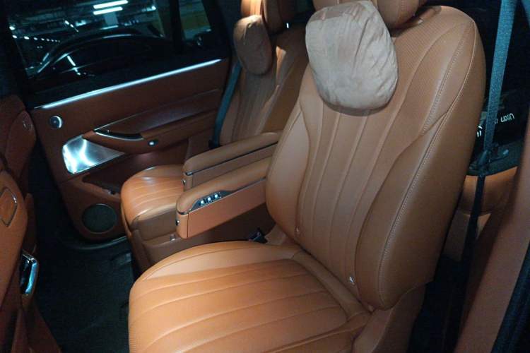 Used Hima AITO M8 2025 Model Pure Electric Ultra Six-Seat Four-Wheel-Drive Version Left Rear Seat