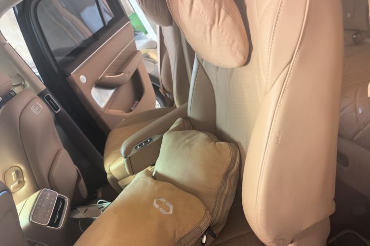 Used Hima AITO M8 2025 Extended-Range Ultra Version 53.4 kWh 6-Seater Edition Left Rear Seat