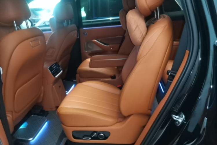 Used Hima AITO M8 2025 Extended-Range Ultra Version 53.4 kWh 6-Seater Edition Left Rear Seat