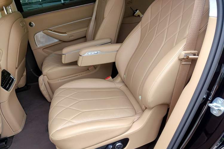Used Hima AITO M8 2025 Extended-Range Ultra Version 53.4 kWh 6-Seater Edition Left Rear Seat