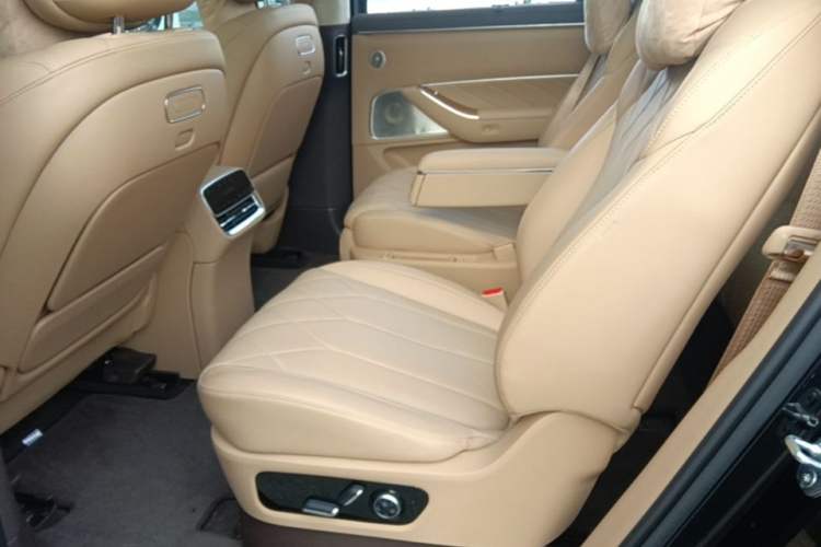 Used Hima AITO M8 2025 Extended-Range Ultra Version 53.4 kWh 6-Seater Edition Left Rear Seat