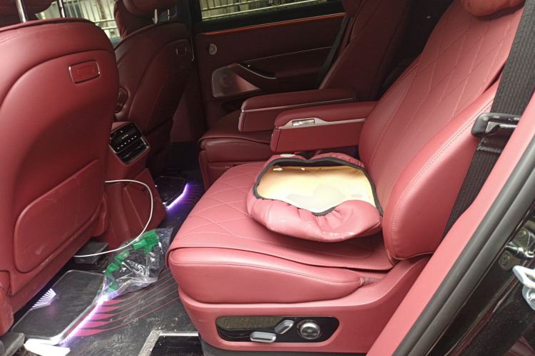 Used Hima AITO M8 2025 Model, Pure Electric Max+ Five-Seat All-Wheel-Drive Version Left Rear Seat