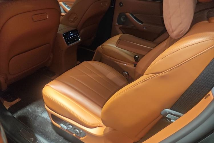 Used Hima AITO M8 2025 Extended-Range Max+ Version 53.4 kWh 6-Seater Edition Left Rear Seat