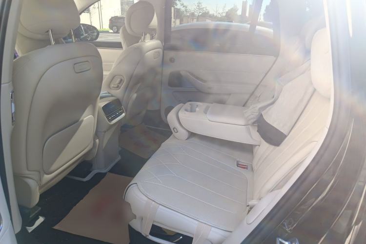 Used Hima AITO M8 2025 Extended-Range Max+ Version 53.4 kWh 5-Seater Edition Left Rear Seat