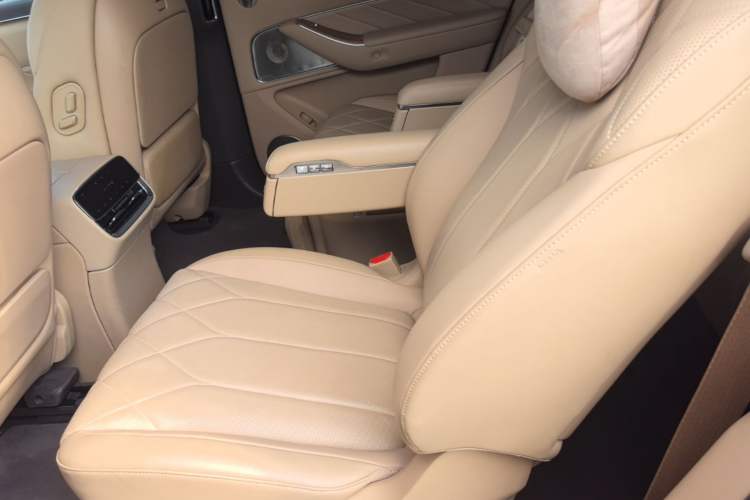 Used Hima AITO M8 2025 Extended-Range Ultra Version 53.4 kWh 6-Seater Edition Left Rear Seat