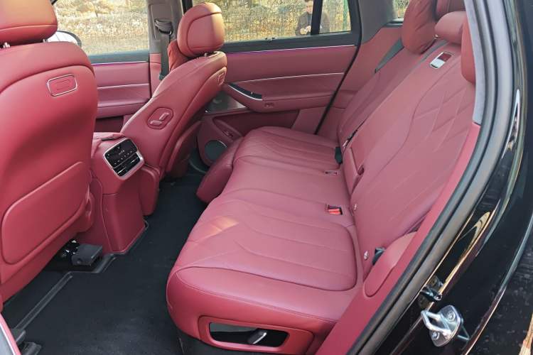 Used Hima AITO M8 2025 Extended-Range Max+ Version 53.4 kWh 5-Seater Edition Left Rear Seat