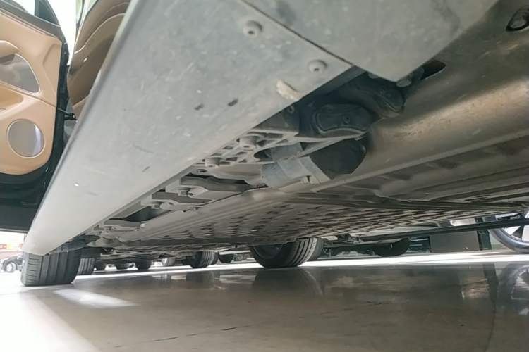 Used Hima AITO M8 2025 Extended-Range Ultra Version 53.4 kWh 6-Seater Edition Left Side Sill