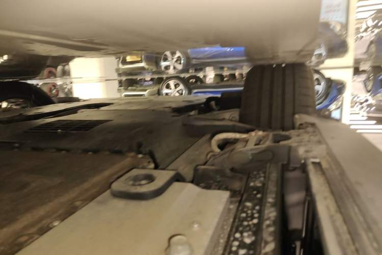 Used Hima AITO M8 2025 Extended-Range Max+ Version 53.4 kWh 5-Seater Edition Left Side Sill