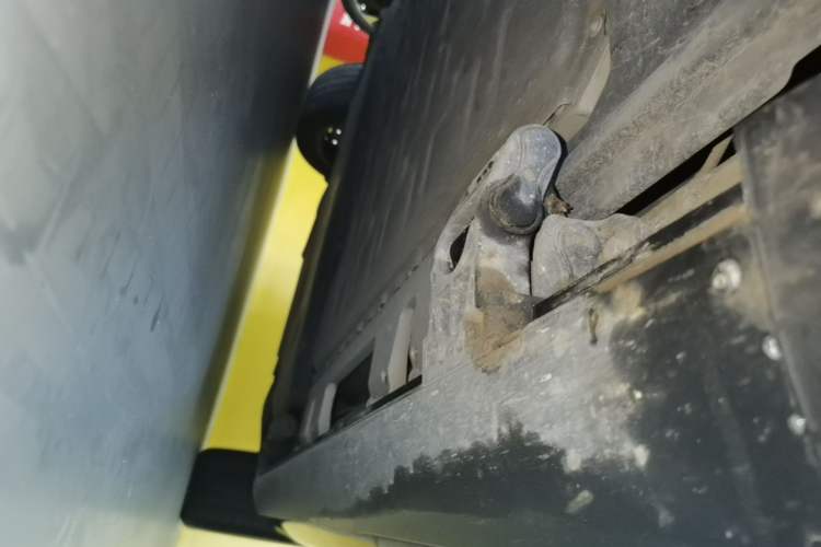 Used Hima AITO M8 2025 Extended-Range Max+ Version 53.4 kWh 5-Seater Edition Left Side Sill