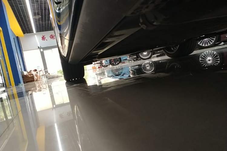 Used Hima AITO M8 2025 Extended-Range Max+ Version 53.4 kWh 5-Seater Edition Left Side Sill