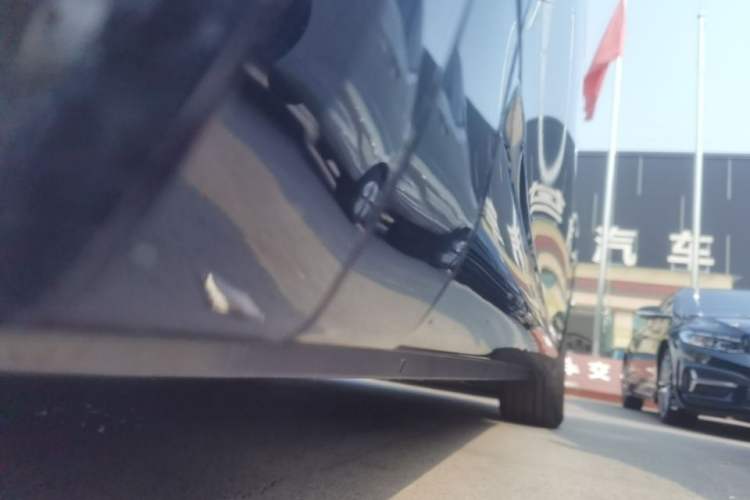 Used Hima AITO M8 2025 Extended-Range Max+ Version 53.4 kWh 5-Seater Edition Left Side Sill