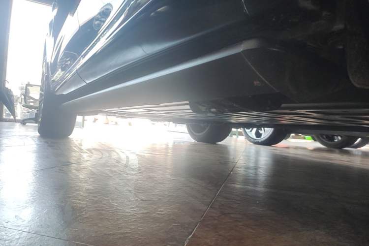 Used Hima AITO M8 2025 Extended-Range Ultra Version 53.4 kWh 6-Seater Edition Left Side Sill