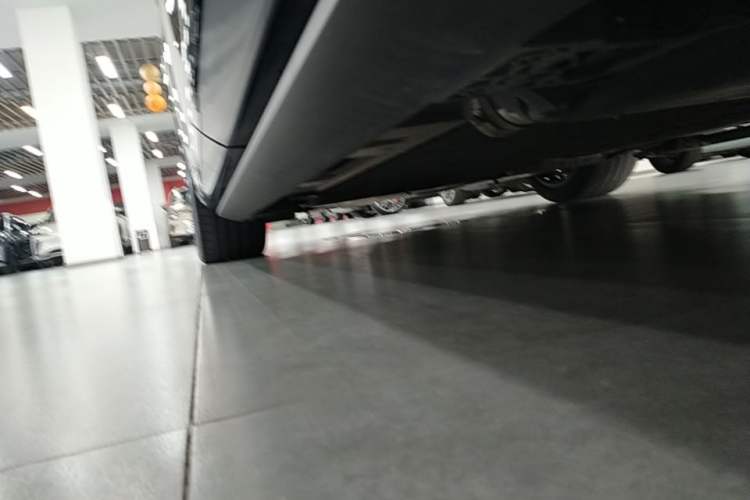 Used Hima AITO M8 2025 Extended-Range Ultra Version 53.4 kWh 6-Seater Edition Left Side Sill