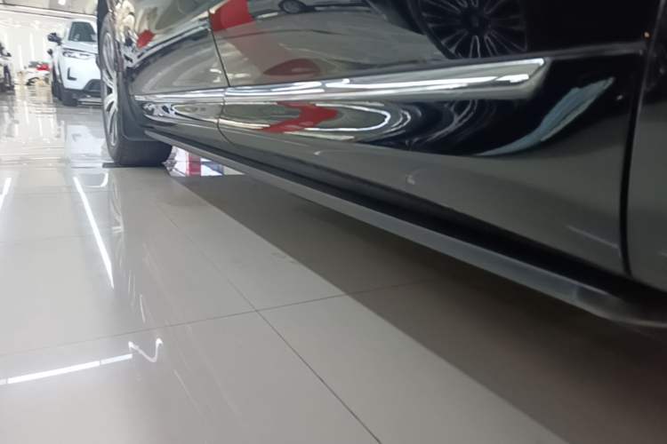 Used Hima AITO M8 2025 Extended-Range Max+ Version 53.4 kWh 6-Seater Edition Left Side Sill