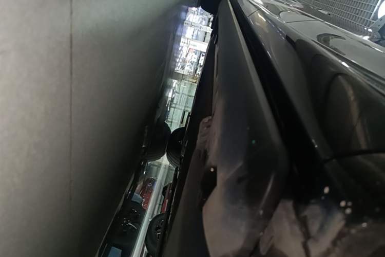 Used Hima AITO M8 2025 Extended-Range Ultra Version 53.4 kWh 6-Seater Edition Left Side Sill