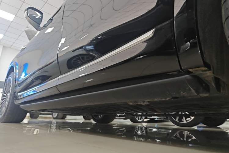 Used Hima AITO M8 2025 Extended-Range Max+ Version 53.4 kWh 6-Seater Edition Left Side Sill
