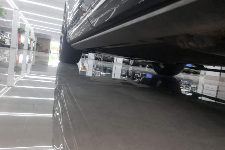 Used Hima AITO M8 2025 Extended-Range Ultra Version 53.4 kWh 5-Seater Edition Left Side Sill