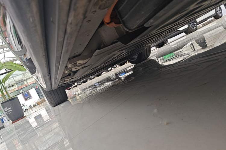 Used Hima AITO M8 2025 Extended-Range Max+ Version 53.4 kWh 5-Seater Edition Left Side Sill