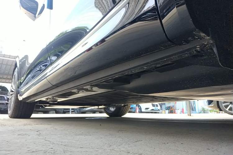 Used Hima AITO M8 2025 Extended-Range Ultra Version 53.4 kWh 6-Seater Edition Left Side Sill