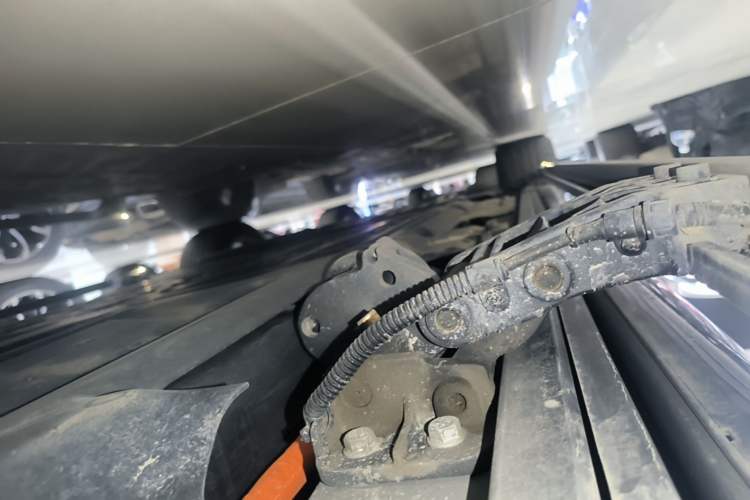 Used Hima AITO M8 2025 Extended-Range Max+ Version 53.4 kWh 6-Seater Edition Left Side Sill
