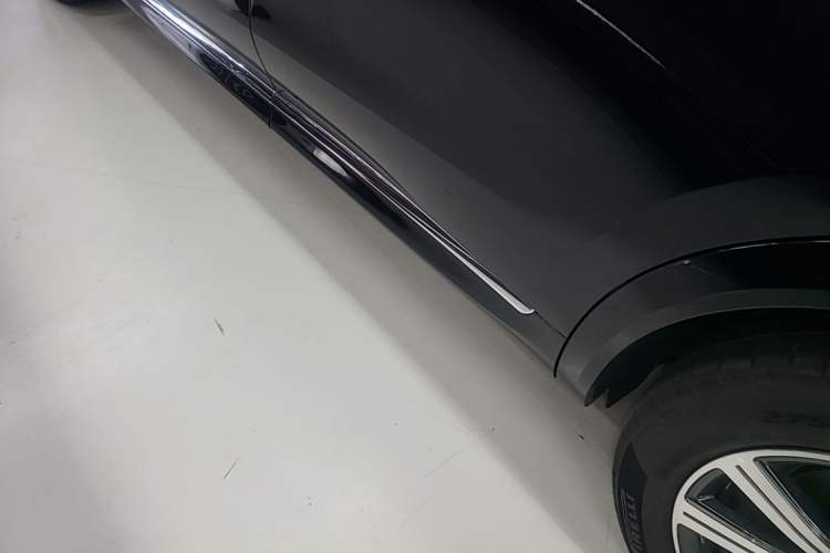 Used Hima AITO M8 2025 Extended-Range Max+ Version 53.4 kWh 5-Seater Edition Left Side Sill