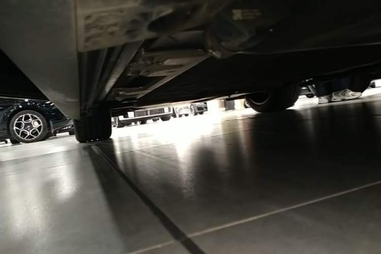 Used Hima AITO M8 2025 Extended-Range Max+ Version 53.4 kWh 5-Seater Edition Left Side Sill